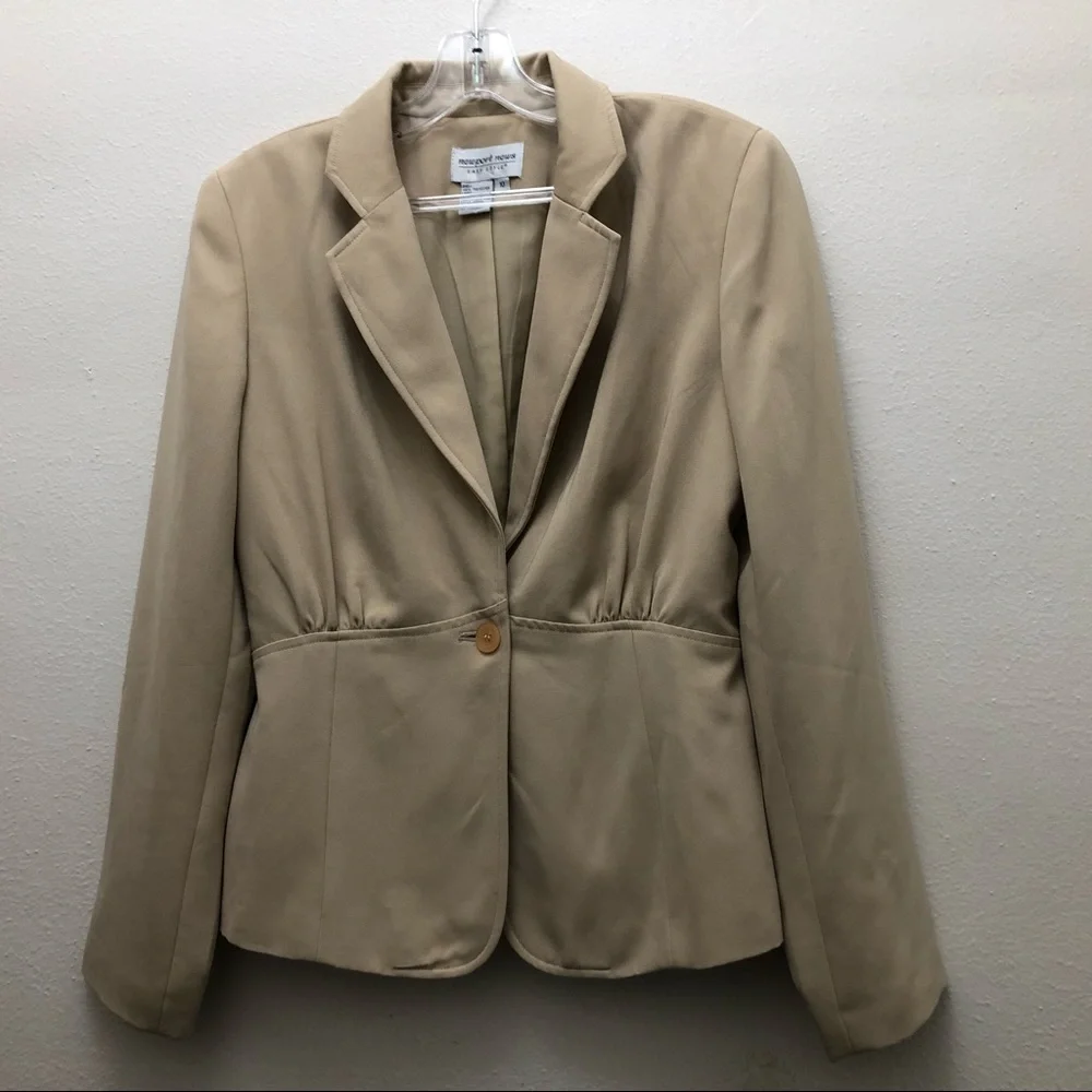 Newport News Skirt Suit Long Sleeve Jacket & Knee High Skirt Women's Size 10 Tan - Picture 14 of 15